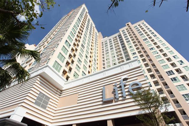 For RentCondoRatchadapisek, Huaikwang, Suttisan : Urgent for rent, high floor room, beautiful view!!! Condo for rent Life @ Ratchada-Suthisan Size 41sqm(1Bedroom/1Bathroom) for 12,000 baht/month.