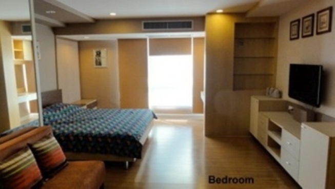 ให้เช่าคอนโดนานา : Urgent Rent/Sale Trendy Condo  1 Bed 2 Bathrooms highfloor +Very Nice decoration