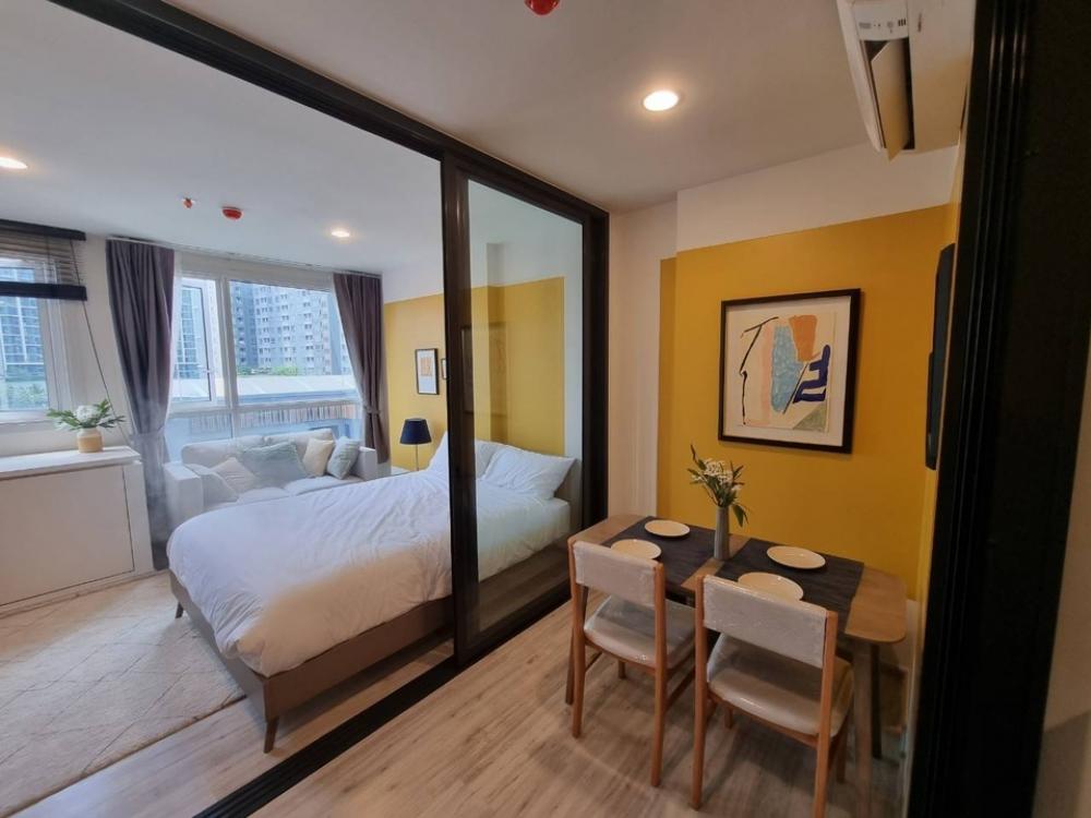 For SaleCondoRatchadapisek, Huaikwang, Suttisan : Urgent sale at a loss, XT Huai Khwang, room size 30 sq m. East side, building A, 6th floor, room 298/34, position 0623 Layout 1A-2a, fully furnished room, ready to move in. Room condition: rented for 1 year. Reason for selling: Selling because living abro