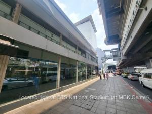 For RentShowroomSiam Paragon ,Chulalongkorn,Samyan : Commercial Retail Space for Rent Bangkok 300 SQ.Meters Next to BTS National Stadium MBK