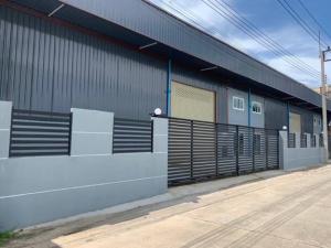 For RentWarehousePathum Thani,Rangsit, Thammasat : For Rent Rent a warehouse with a large office, area 1400 square meters, 3 phase electrical system, Khlong Si area, Soi Khlong Si East. Road along the motorway, good location, trailer can go in and out