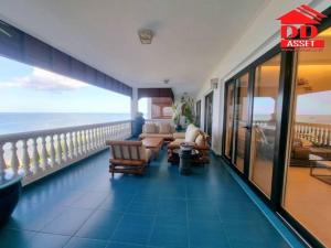For SaleCondoHuahin, Prachuap Khiri Khan, Pran Buri : Sea view condo for sale. Baan Somprasong condominium Huahin, a beachfront condo, wide balcony, shady atmosphere, quiet