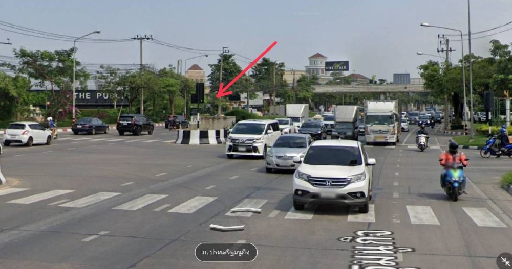 For RentLandKaset Nawamin,Ladplakao : Land for rent, 2 and a half rai, next to Kaset Nawamin Road. Near The Walk Central Eastville Crystal Park, 80 meters wide on Kaset Nawamin Road, suitable for car showrooms, restaurants, community malls