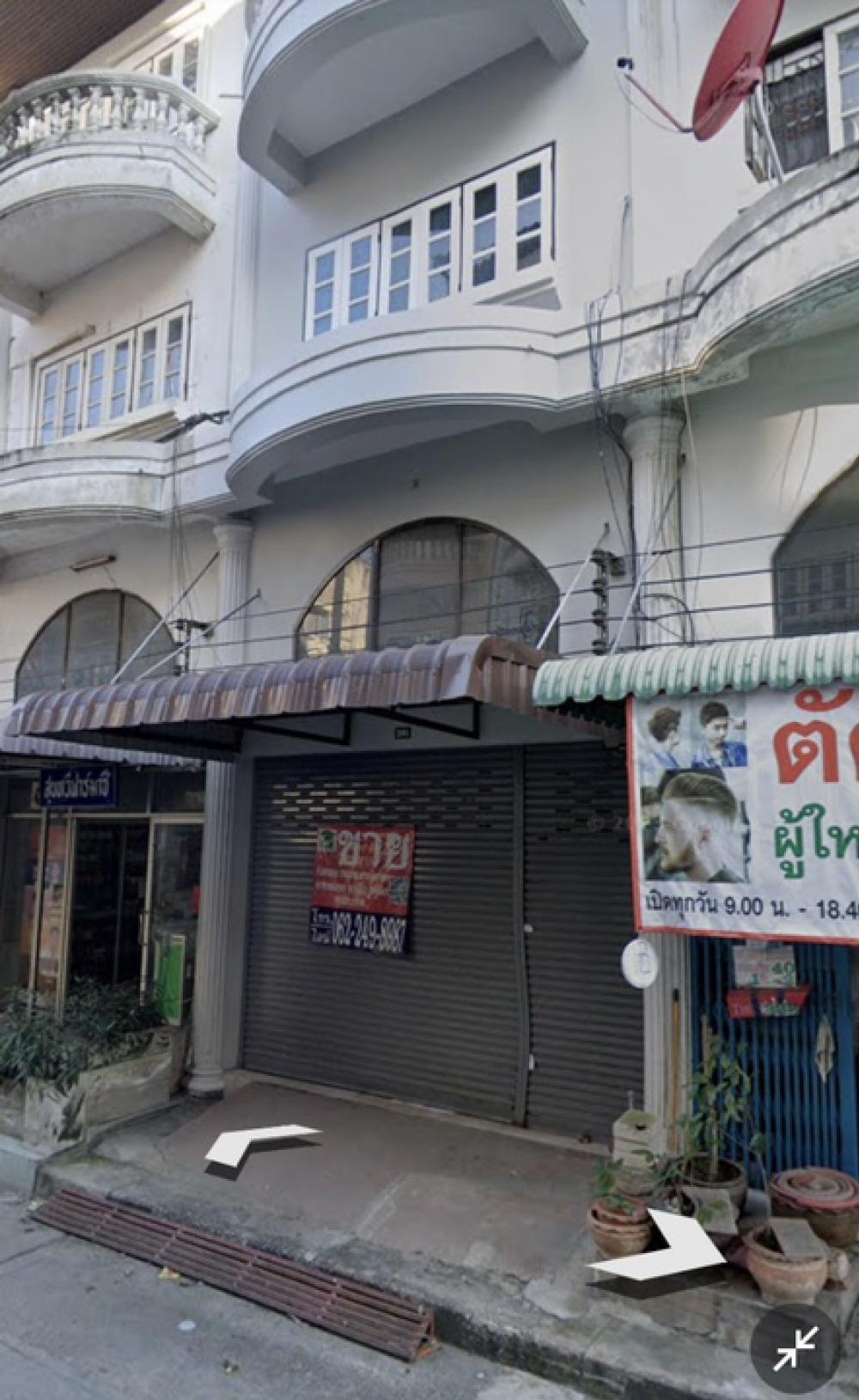 For SaleShophousePinklao, Charansanitwong : Best price *** 3.5 storey commercial building, renovated, ready to move in, good location, next to Borommaratchachonnani Road