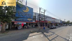 For SaleShophouseLampang : Post subject: Second-hand commercial buildings for sale, 2 and a half floors, 3 booths, Mueang Lampang District, next to the road in the city center