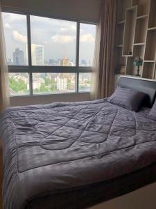 For RentCondoWongwianyai, Charoennakor : For rent Q House Sathorn high floor near bts