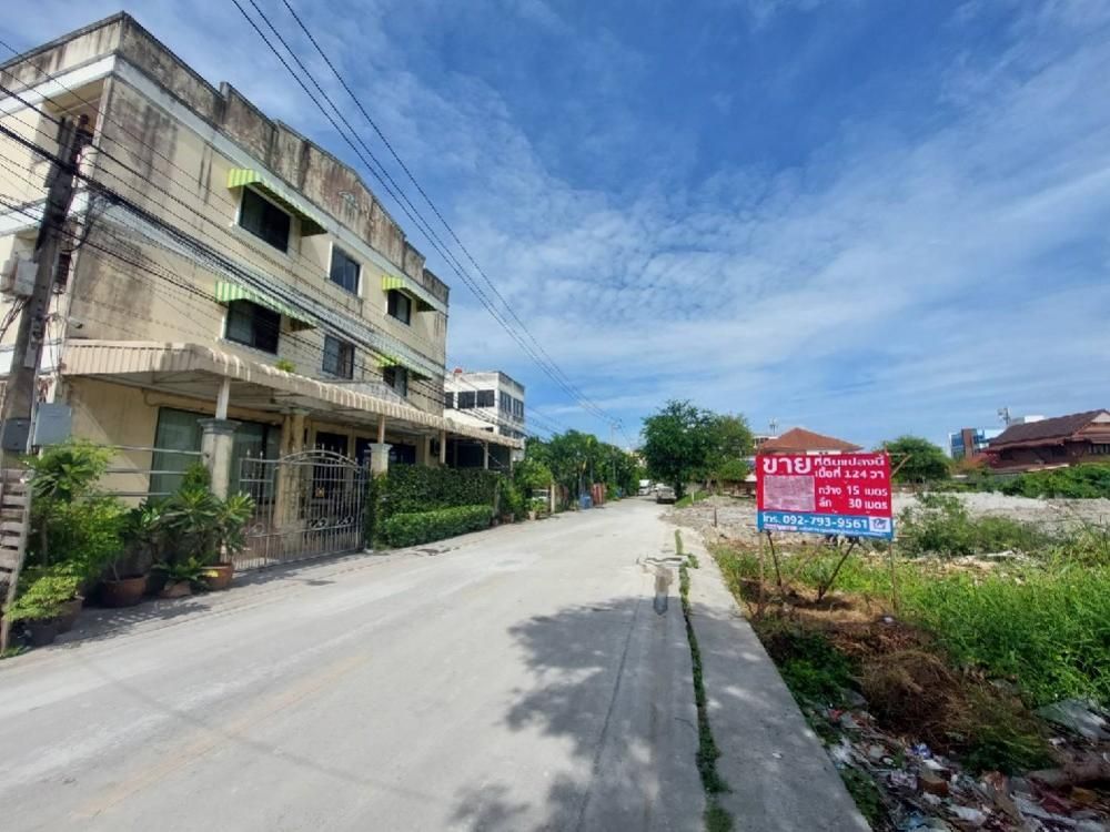 For SaleLandPattanakan, Srinakarin : Land for sale, beautiful location, 124 square wa, Soi On Nut 88, Intersection 4, price 35,000/wa, width 15 meters X depth 30 meters,