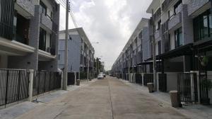 For RentTownhouseSamut Prakan,Samrong : LBH0347 3-storey townhome for rent, Plex project, on Bangna Km. 5 road.
