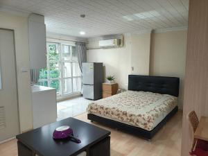 For RentCondoRama9, Petchburi, RCA : Rent 8,000 baht Condo Modern Suite Home MRT Rama 9 Call Khun View 0863550338