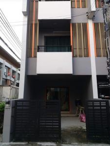 For RentTownhouseKaset Nawamin,Ladplakao : (h00302) Townhome for rent, 4 bedrooms, The Symphony Nuanchan, contact us at Line@ : @964qqvbv