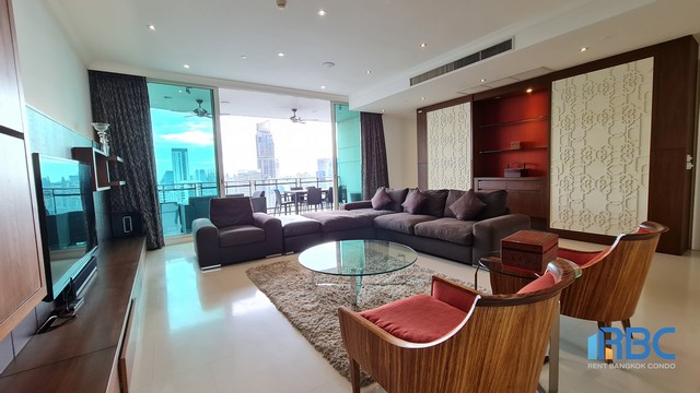 For RentCondoSukhumvit, Asoke, Thonglor : Royce Private Residences Condo Sukhumvit 31 Super Luxury Project near BTS Phrom Phong