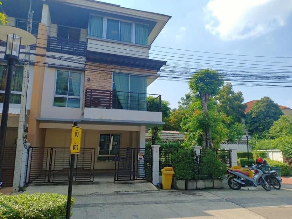 For RentTownhouseRattanathibet, Sanambinna : C1222 Townhome for rent or sale Plus city park Sanambinnam near the Ministry of Commerce Sanambinnam The side room has a garden area on the side.