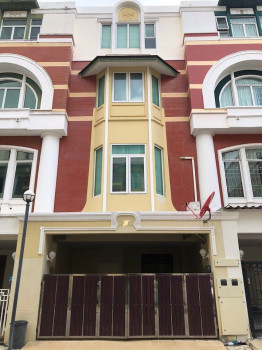 For RentTownhouseOnnut, Udomsuk : For rent townhome Ravipha Village Soi Udomsuk 39-1 Suitable for home office and living.