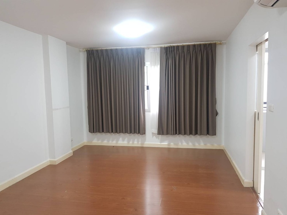 For SaleCondoSathorn, Narathiwat : Urgent sale!!! Condo OneX sathorn-narathiwas, empty room, studio 32sqm. Tower A, good condition, new air conditioner, price 1.9 million baht.