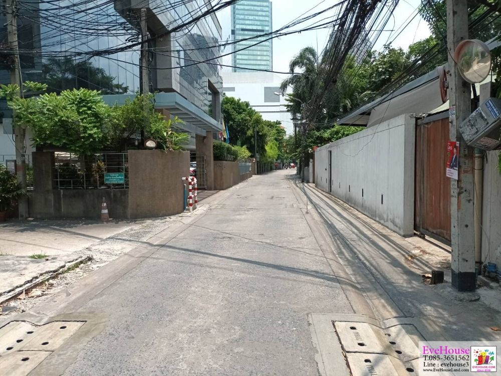 For SaleLandSukhumvit, Asoke, Thonglor : Suk35 Prompong BTS 132 sq.wa beside Emquatier Ideal for luxury private residence/office, can build 5 storeys Very Good Price 1mil/sq.wa