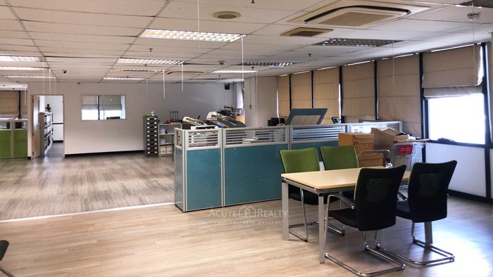 For SaleOfficeSukhumvit, Asoke, Thonglor : P.S. Tower Office space for sale Sukhumvit Asoke Close to BTS and MRT partly-furnished office