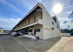For RentFactoryBangna, Bearing, Lasalle : For Rent Warehouse, factory with office. Purple area, Khong Rong 4, all types, Bangna-Trad Road, on the roadside, near the distribution center Bang Phli Water Delivery Canal, land area of 3.5 rai, good location, all types of big cars can enter and exit.