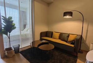 For RentCondoSukhumvit, Asoke, Thonglor : New condo near BTS Ekkamai 400M, beautiful room, 35 sqm, 1 bedroom, very beautiful view