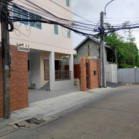 For RentHouseSathorn, Narathiwat : Code C4983 3-storey detached house for rent, Yen Akat Road, Rama 4, Sathorn, Rama 3, suitable for home office and residence.