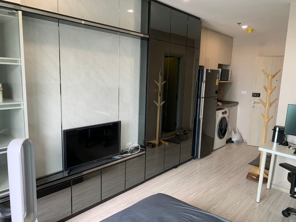 For RentCondoBang Sue, Wong Sawang, Tao Pun : For rent, Ideo Mobi Wong Sawang Interchange, Studio 22.78 sq m., corner room, 18th floor, beautiful room, fully furnished, beautiful view, open and airy, next to MRT Bang Son (owner) with built-in furniture.