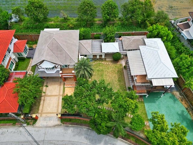 For SaleHouseRama5, Ratchapruek, Bangkruai : Luxury house for sale, 2 floors, 274.2 sq.wa., beautiful condition, built-in decoration. On the largest plot in Laddarom Ratchaphruek - Rattanathibet 2 project with 2-storey guest house