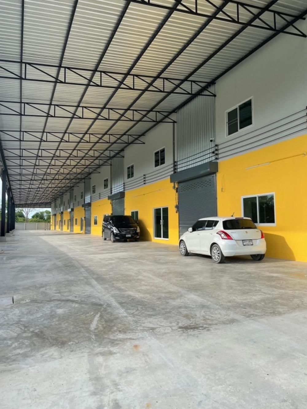 For RentWarehouseRathburana, Suksawat : Warehouse for rent near expressway and rama2
540 sqm for 5 units
890 sqm for 1 unit
3 years contract