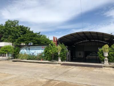 For RentShowroomYothinpattana,CDC : One-storey building for rent, area 4,000 square meters, on an area of 3 rai, good location, along the Ramintra Expressway. Next to Sompong Seafood Garden