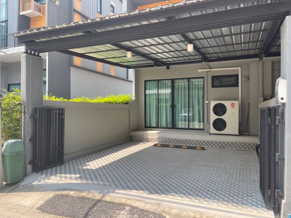 For RentTownhouseBangna, Bearing, Lasalle : ECO SPACE TOWN HOME FOR RENT (corner house) rent only 27,000 baht per month.