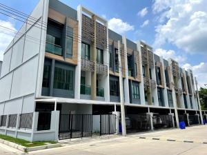 For SaleTownhouseKaset Nawamin,Ladplakao : new! Never been in. Selling cheap. Townhome, 3 floors, 4 bedrooms, 4 bathrooms, the last house in The Vision Ladprao - Nawamin project.