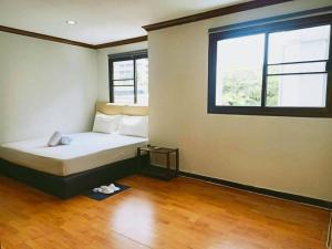 For RentCondoSukhumvit, Asoke, Thonglor : SPACIOUS Condo For rent, The Waterford, Thonglor 11, 2bed 2bath + maid's room, 102sqm, 🐶 PET FRIENDLY 🐱 fully furnished