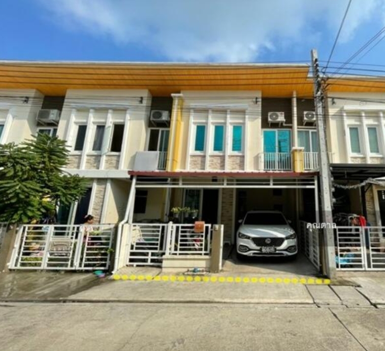 For RentTownhouseLadkrabang, Suwannaphum Airport : Cheapest rental in this area. The house is still new, 4 years old.