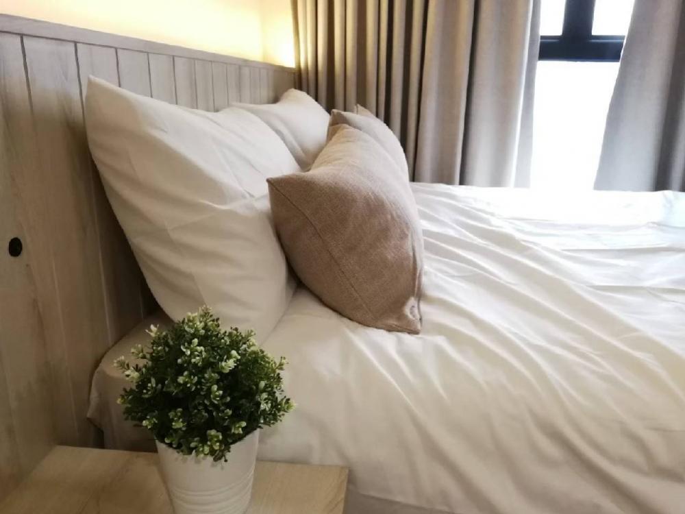 For RentCondoPinklao, Charansanitwong : The Parkland Charan - Pinklao Condo for rent : 2 bedrooms for 48 sqm. Pool View on 15th floor C building.With fully furnished and electrical appliances.Next to MRT Bangyikhan.Rental only for 20,000 / m.