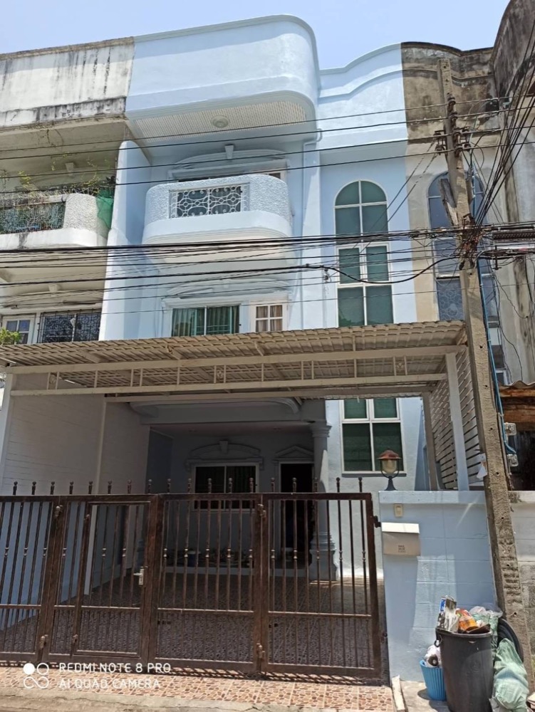 For SaleTownhouseYothinpattana,CDC : Rent / sell townhome 3 floors 36 sq m. in the village of 84 mansions.