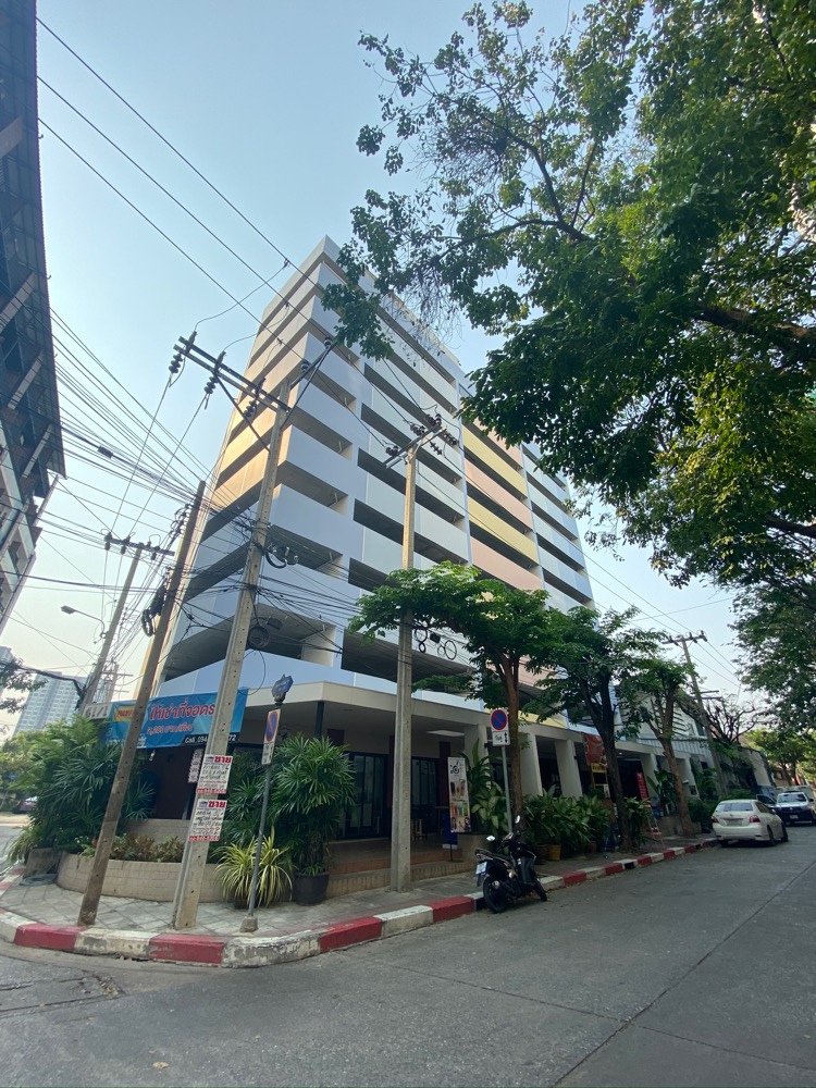 For RentRetailSapankwai,Jatujak : Shop for rent at Wang Dek Building, Chatuchak, good location, average rent is only 165 baht per day.