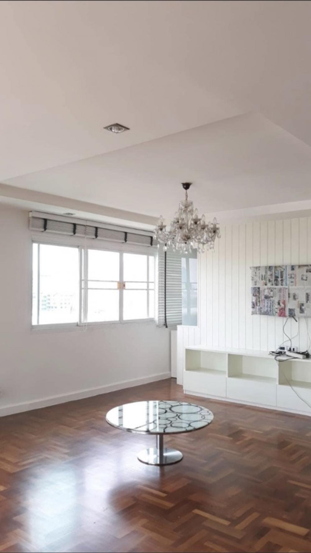 For RentCondoSapankwai,Jatujak : TK0136 Beautifully decorated penthouse condo decorated with chandeliers, vintage white tones, corner room with large balcony. see a clear view around the newly decorated Near BTS Chatuchak, Saphan Khwai, ready to move in.