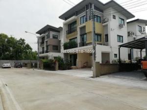 For RentHouseNawamin, Ramindra : house for rent Golden Place Village Sukhapiban 5 Home office/family 5 bedrooms Tel.088-818-1859
