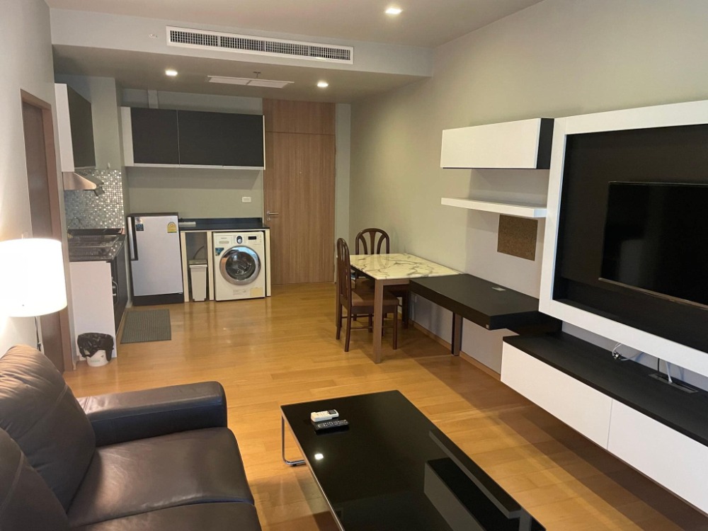 For RentCondoRatchathewi,Phayathai : ✨Best Deal! For Rent Spacious 1 Bed Noble Revent, Phayathai BTS✨
