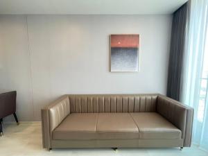 เช่าคอนโดวิทยุ ชิดลม หลังสวน : 1 Bed Large Room 60.96 sq.m. Perfect Location  Directly connecting to BTS Phloen Chit / Condo For Rent