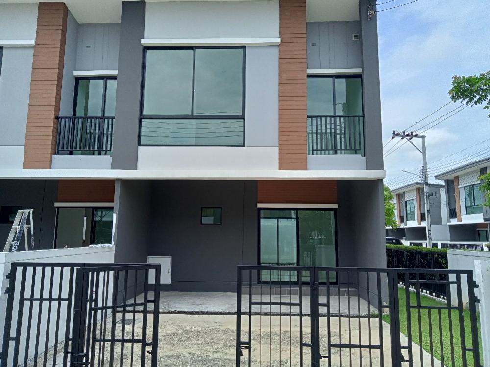 For SaleTownhousePattanakan, Srinakarin : 🔥Hot price for selling 🔥Unio Town Suan Luang-Pattanakarn townhome Size 115Sq.m 3bed 2bath2carparking 3.79Mb. Ready to move inContact for more details📱: K.PAI 064-4534697✅Line: 📩:https://line.me/ ti/p/N8gm1cOpEm ✅email :Sarawut_v@theagent.co.th