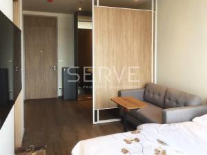 For RentCondoSukhumvit, Asoke, Thonglor : New Price !! Good Location Studio with Partition High Fl.20+ Close to BTS Phrom Phong/Condo For Rent