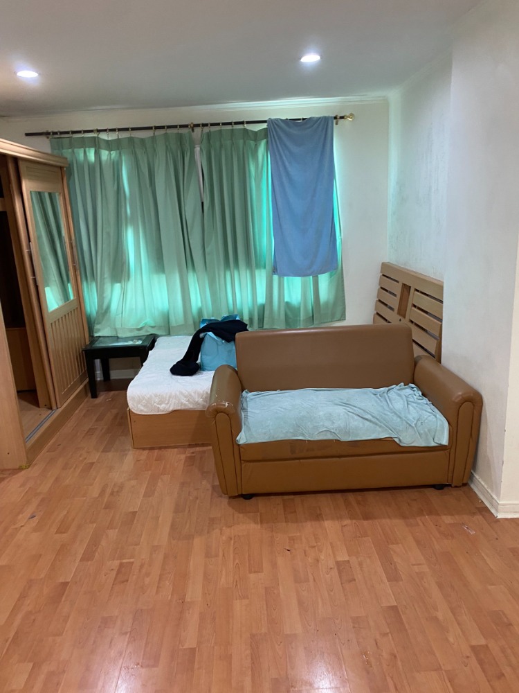 For RentCondoRatchadapisek, Huaikwang, Suttisan : #Condo for rent Lumpini Ville Cultural Center near MRT Huai Khwang - Studio room, 1 bathroom, 1 kitchen - 7th floor, area 30 sq m - fully furnished, rent 8,000 baht.