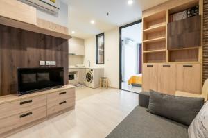 For RentCondoRama9, Petchburi, RCA : Rent or buy, it's all worth it!! Urgent. Condo, good location, good deal, fully furnished, next to MRT at Life Asoke