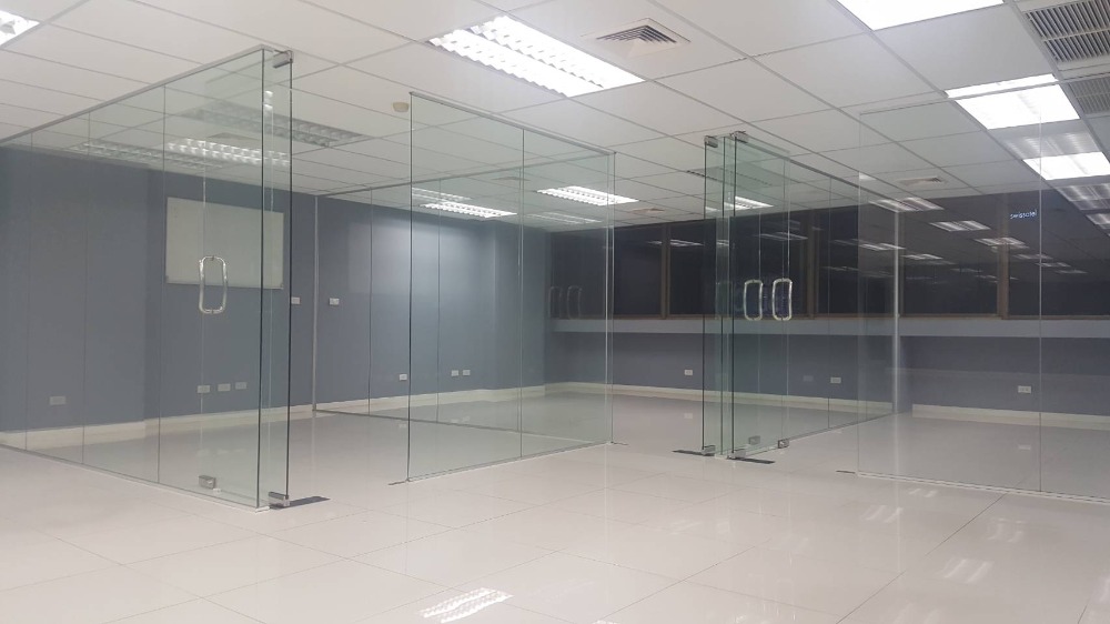 For SaleOfficeRatchadapisek, Huaikwang, Suttisan : Office for Sale with tenants At Amornphan 205 Tower 2 Building on Ratchadaphisake Road  located between  MRT-Huaykwang and MRT  Thailand Cultural Centre