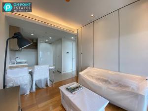 For RentCondoRama9, Petchburi, RCA : Condo Circle Living Prototype For Rent ( 1 Bedroom 1 Bathroom)