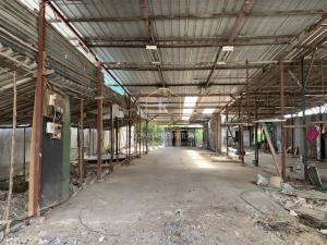 For RentLandChokchai 4, Ladprao 71, Ladprao 48, : Land for rent with roof, Soi Lat Phrao, Wang Thonglang District, Bangkok, area 680 sq.m. Warehouse for rent, Soi Lat Phrao, Wang Thonglang District, Bangkok.