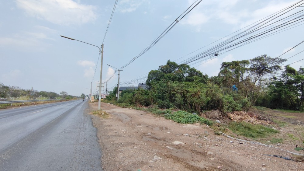 For SaleLandPathum Thani,Rangsit, Thammasat : Land for sale, 75 rai, Klong Nueng, Pathum Thani, next to Leab Klong Rapeephat Road and only 1 km. from Phaholyothin Road.