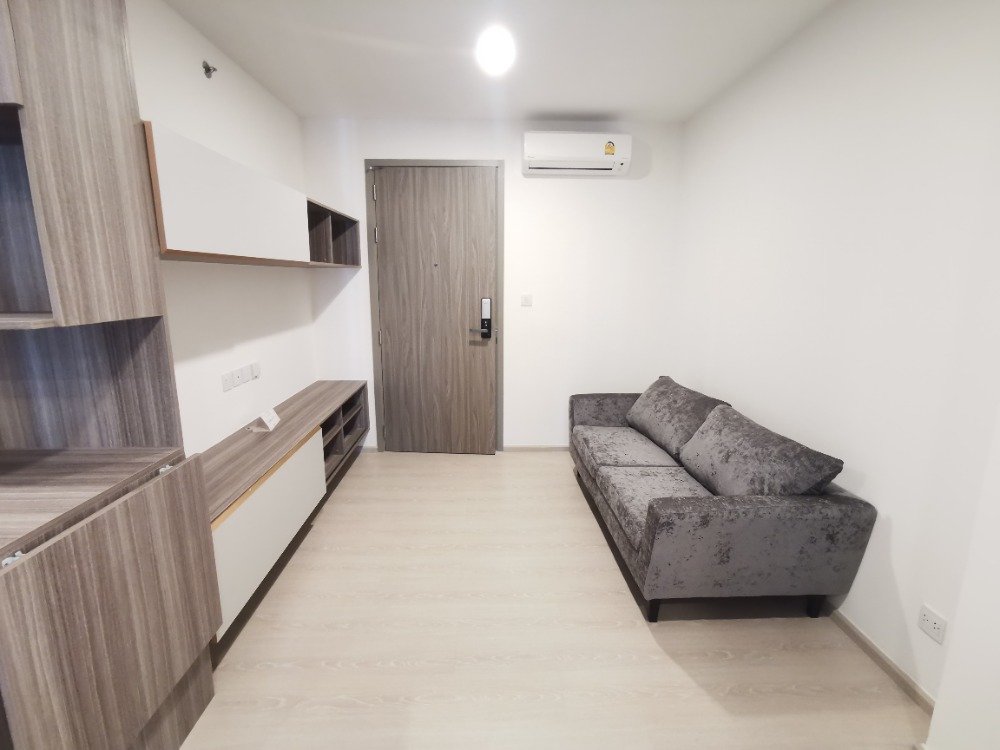 For RentCondoVipawadee, Don Mueang, Lak Si : ( 1 Bedroom Plus!! ) For rent, 1 large bedroom, 35 sqm, Knightsbridge. Phahonyothin-Interchange, near BTS Wat Phra Si Mahathat Station. Opposite Lotus Lak Si Department Store