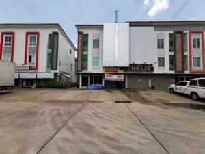 For RentShophousePhitsanulok : 3-storey commercial building for rent, very good location, located at Plai Chumphon Place project, Phitsanulok province.