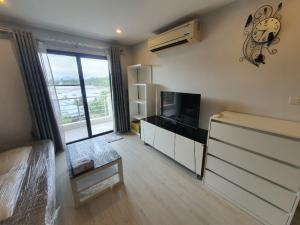 For SaleCondoPattaya, Bangsaen, Chonburi : Condo next to the sea, low price!! Condo for sale Golden Coast Sriracha Phase 2 (Golden Coast Sriracha Phase 2) 52 sq.m., large room, not uncomfortable, near Central Sriracha, only 3 minutes