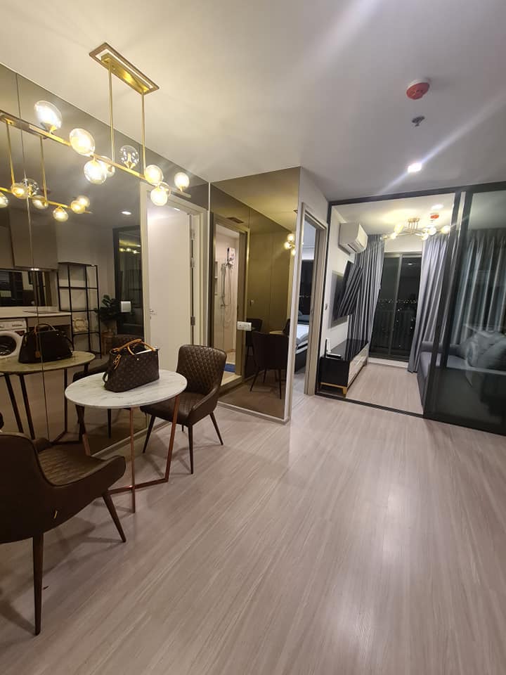 For RentCondoLadprao, Central Ladprao : LI281_P LIFE LADPRAO **Very beautiful room, fully furnished, ready to move in** Next to BTS Ha Yaek Lat Phrao Station Located opposite Central Ladprao